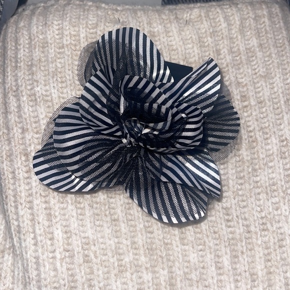 BLACK & STRIPE BROOCH - Picture 1 of 3